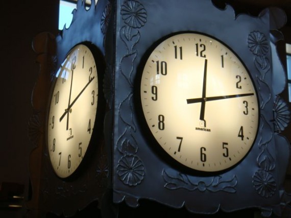 Albuquerque airport terminal clock