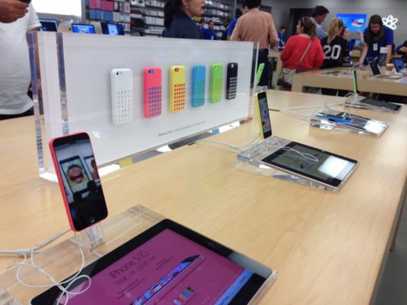 Apple Store iPhone 5C display