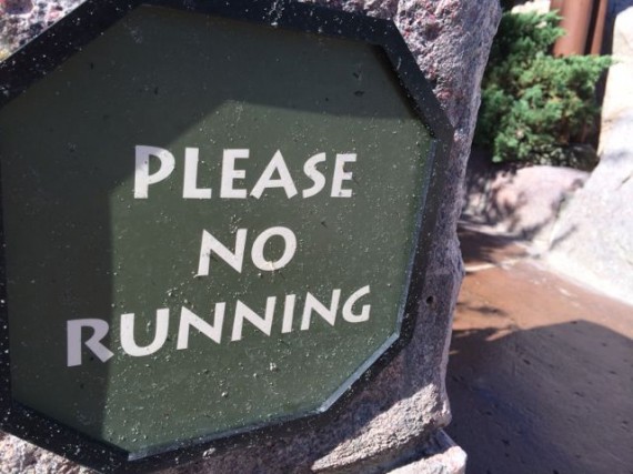 sign saying Please no running