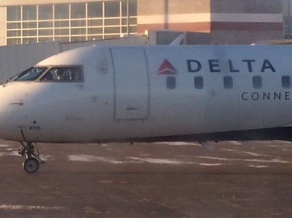 Delta Jet close up into cockpit