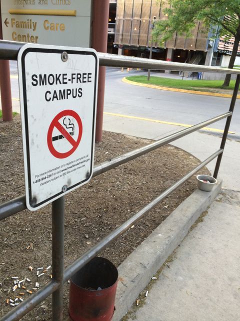 Smoke free campus sign