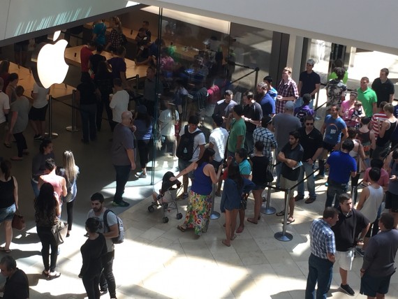 Lines for iPhone 6s on sale 